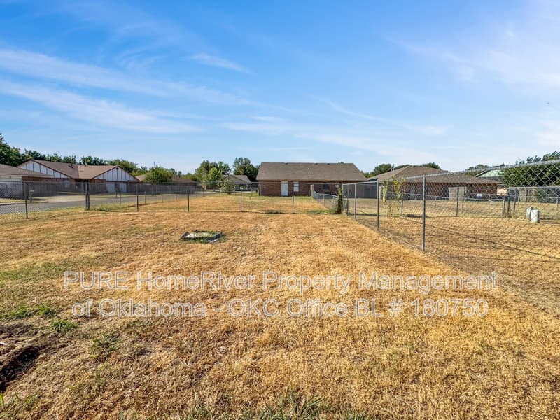 Edmond Condo: 100 Ashley Dr