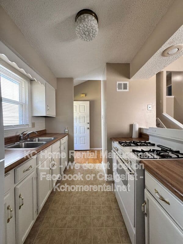 Shawnee House: 6317 Hallet St.