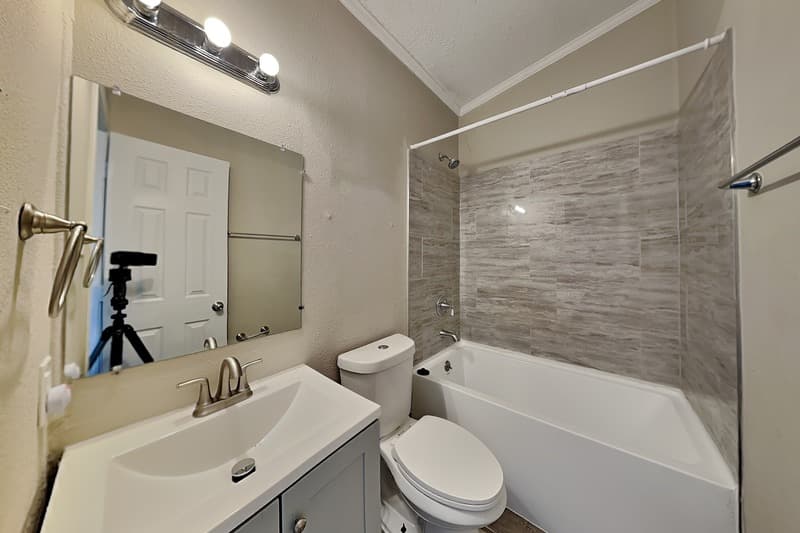 Dallas House: 13753 Biggs St