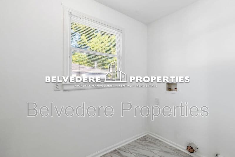 Greensboro House: 2220 Bradley St