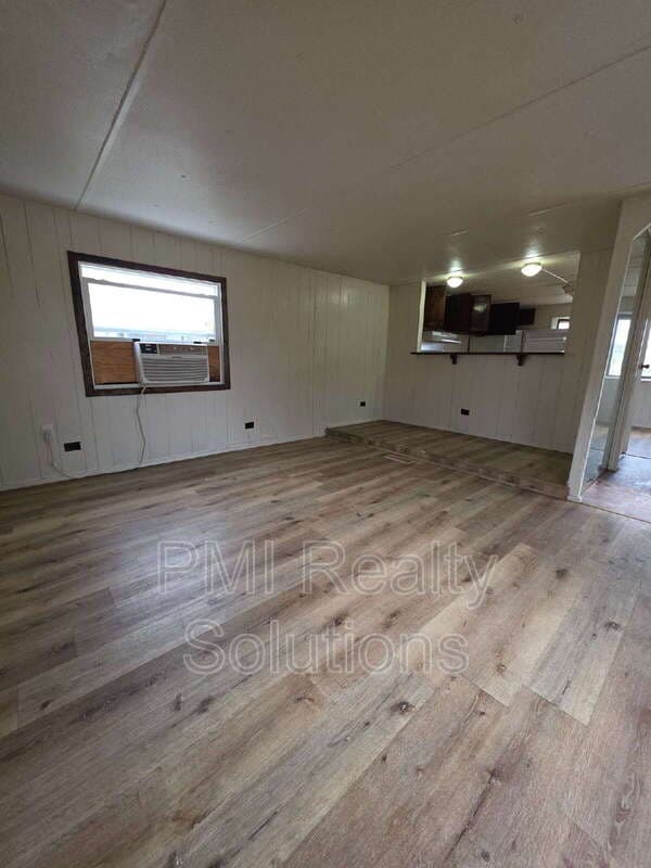 Porter House: 300 NW Elberta St