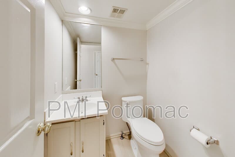 North Potomac House: 14672 Brougham Way