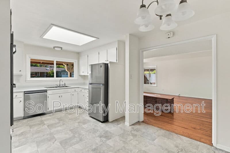 San Rafael House: 600 Tarragon Drive