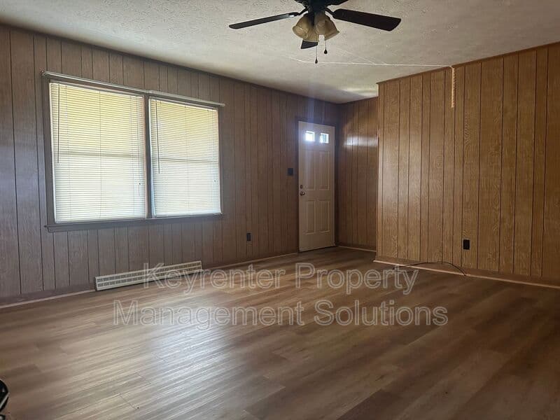 Staunton House: 55 Sunset Blvd