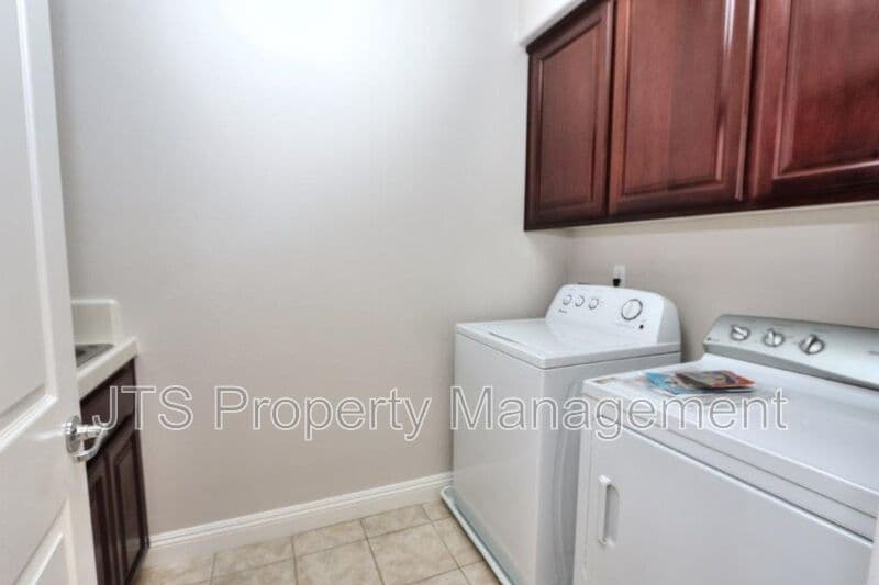 Sacramento House: 5424 Washoe Street