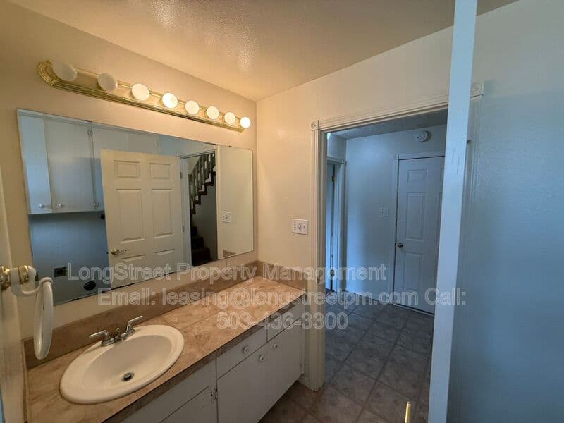 Corvallis House: 1634 SW Knollbrook Pl