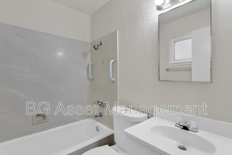 Sacramento Condo: 714 Darina Avenue
