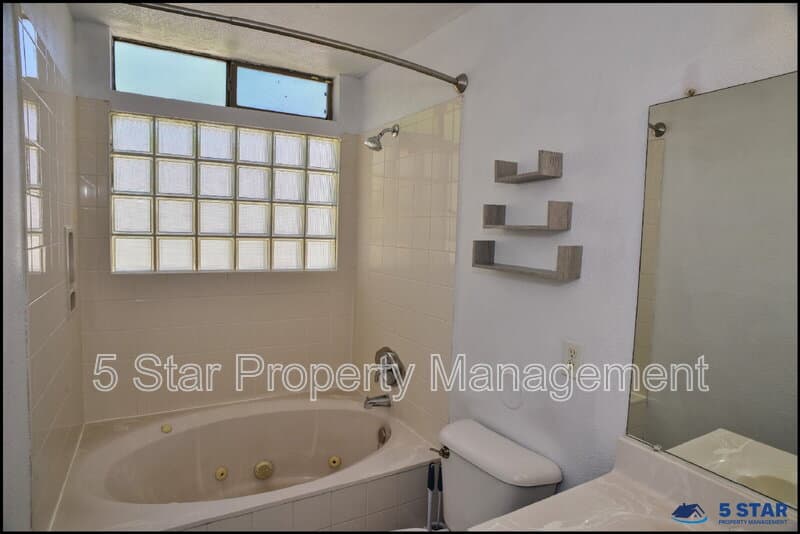 El Paso House: 7959 Morning Dawn Avenue !!