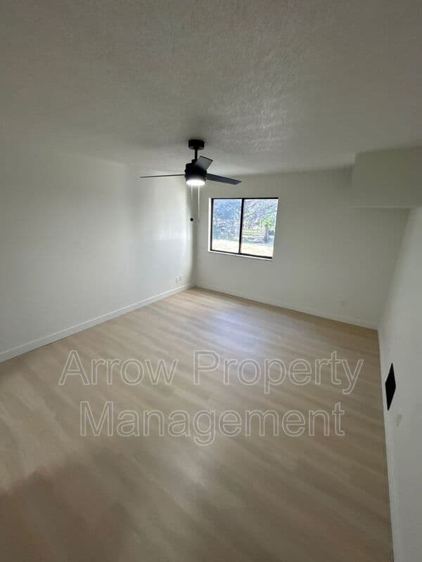 Bismarck House: 207 E Arbor-201D