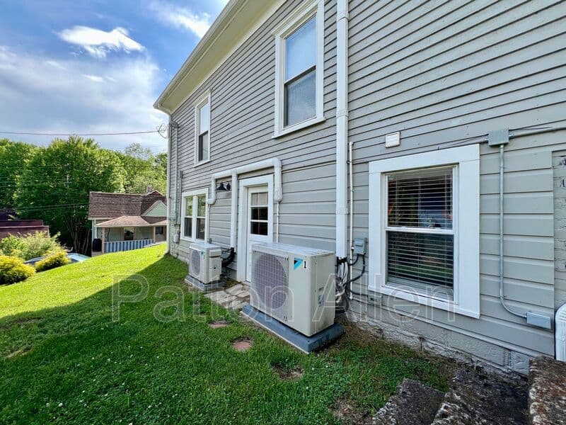 Asheville Condo: 20 Rector St