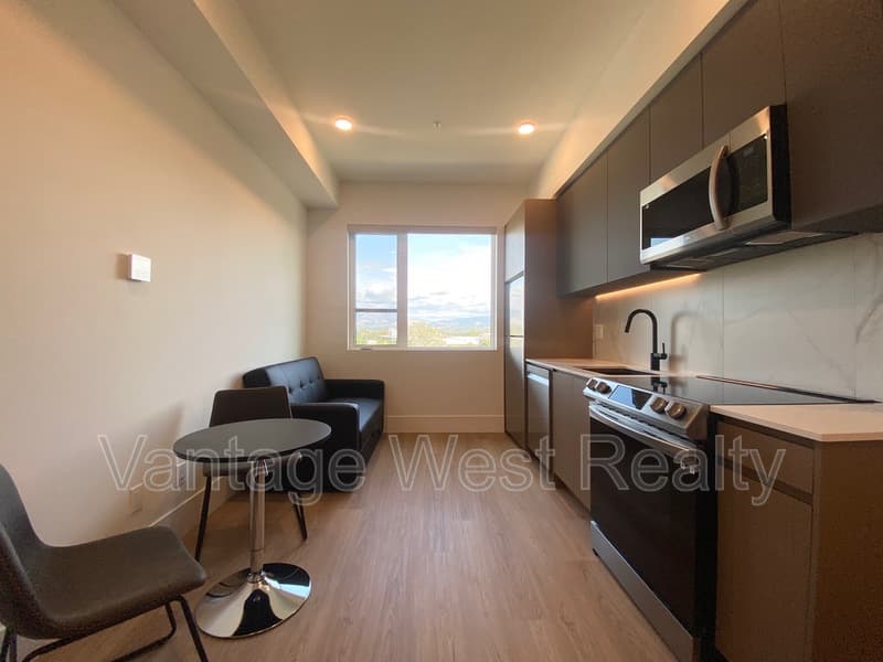 Kelowna Condo: 503-720 KLO Rd