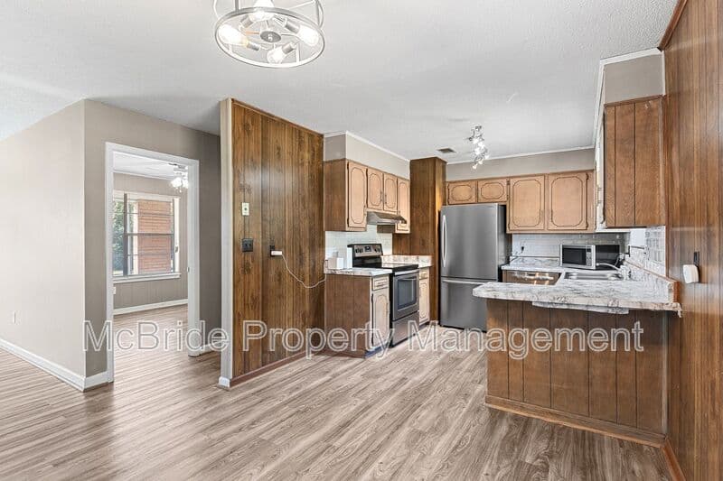 Augusta House: 3615 Goldfinch Drive