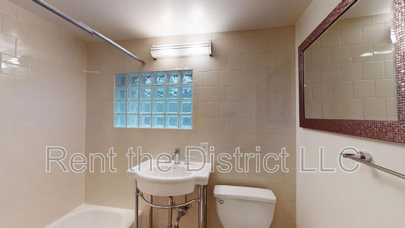 Washington Condo: 1708 Newton Street NW