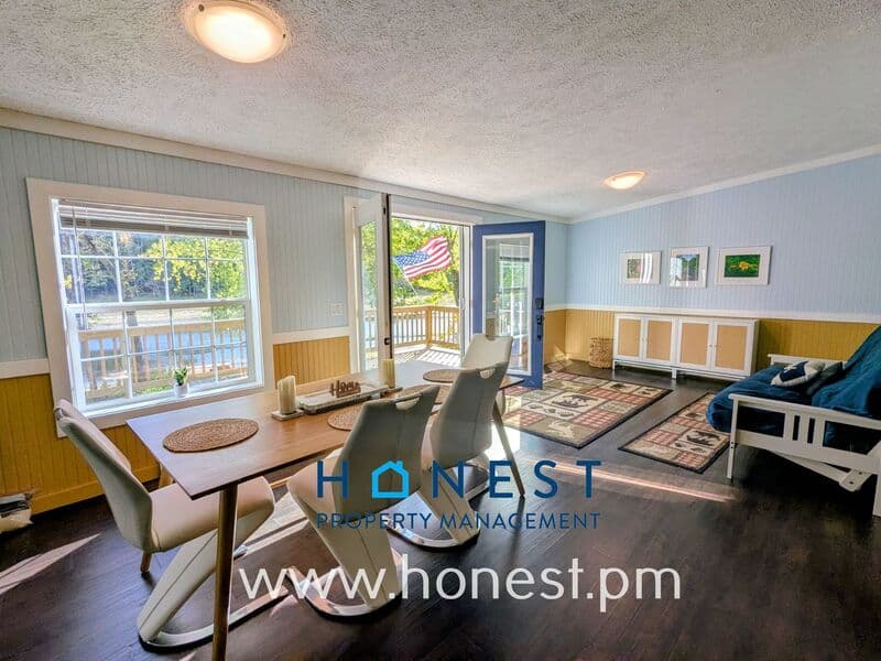 West Gardiner House: 107 Woodland Dr