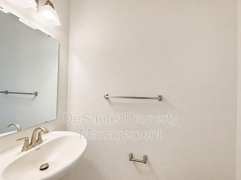 Imperial House: 1806 Canterbury Drive