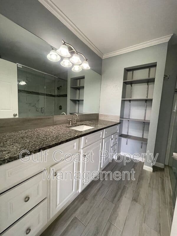 North Port House: 3365 Avanti Circle