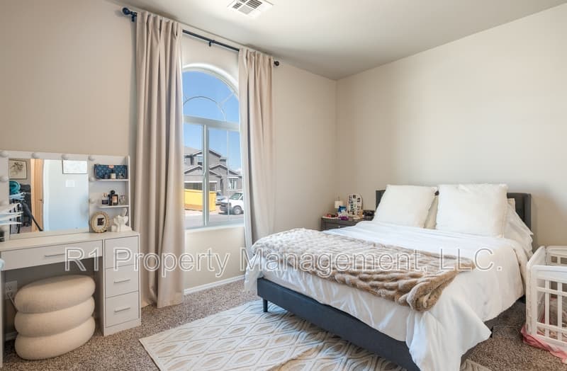 Los Lunas House: 3771 Santa Fe Trail