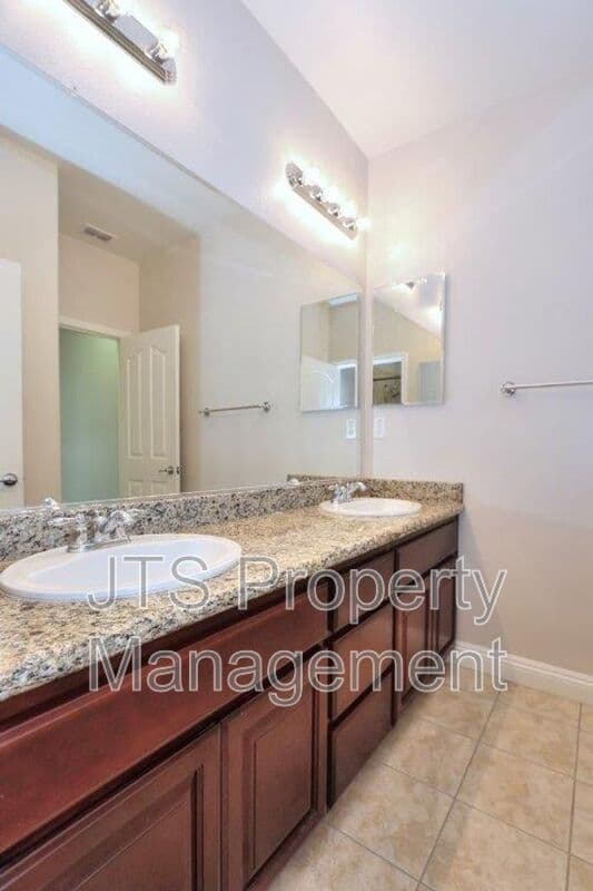 Sacramento House: 5424 Washoe Street
