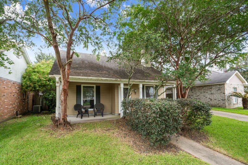 Baton Rouge House: 692 John Henry Drive