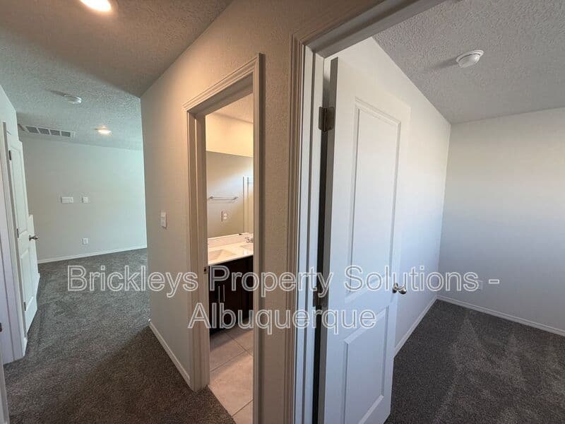 Albuquerque House: 6118 Chicago Dr SE