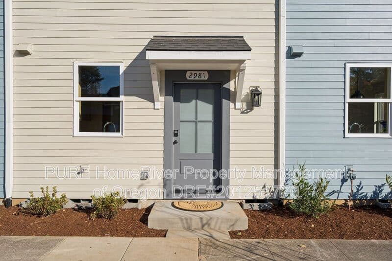Portland Townhome: 2981 NE Emerson St