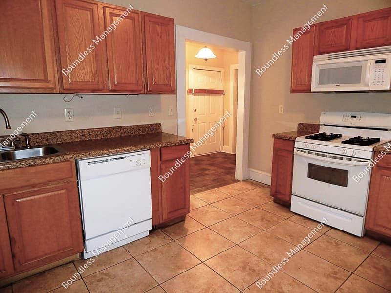 College Park House: 1776 Lyle Ave