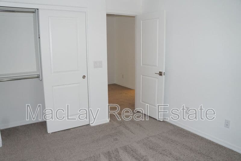 Avondale House: 3809 N 100th dr