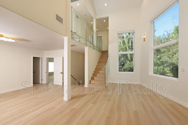 Los Angeles House: 1827 Hill Drive