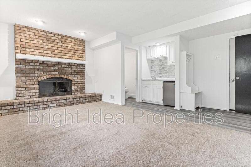 Woodbury House: 1716 Evergreen Drive