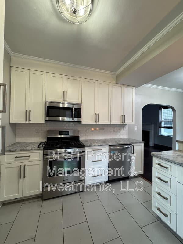 Charlotte House: 2208 Wilmore Drive