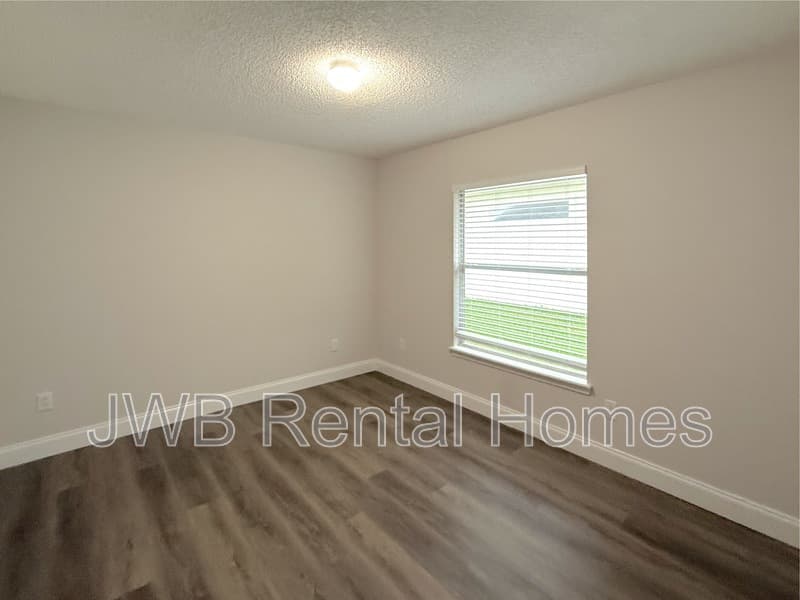Saint Johns House: 557 Grand Parke Dr