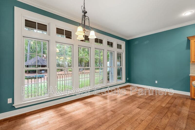 Sumrall House: 107 Raybourn Rd