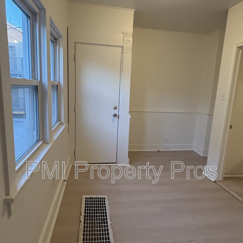 Milwaukee Condo: 2016 W Clybourn St