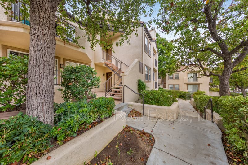 Valencia Condo: 24157 Del Monte Drive