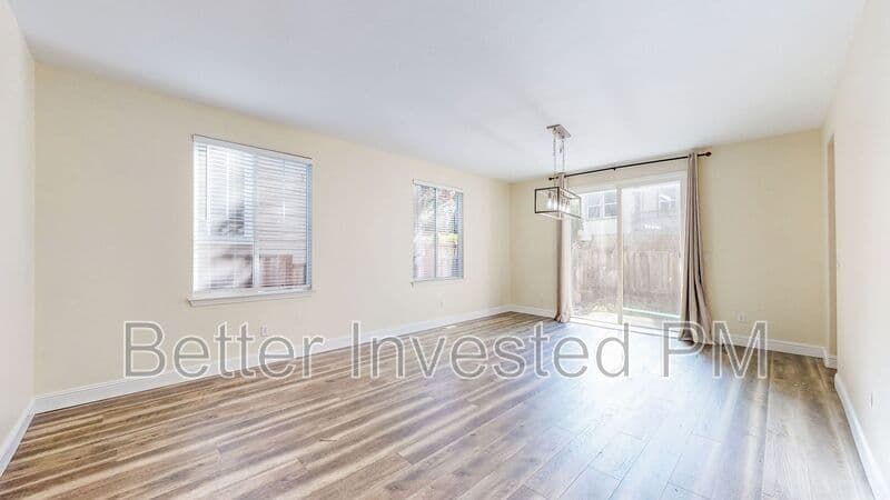 Santa Rosa House: 1363 Gordon Ln