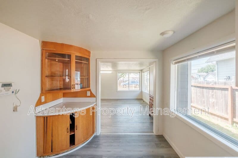 Albany House: 1915 5th Ave SE