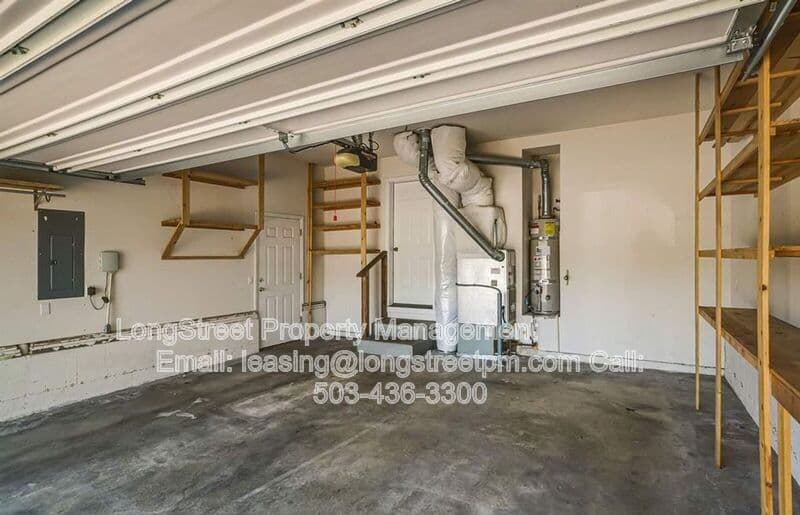 Adair Village House: 332 NE Carmen Pl