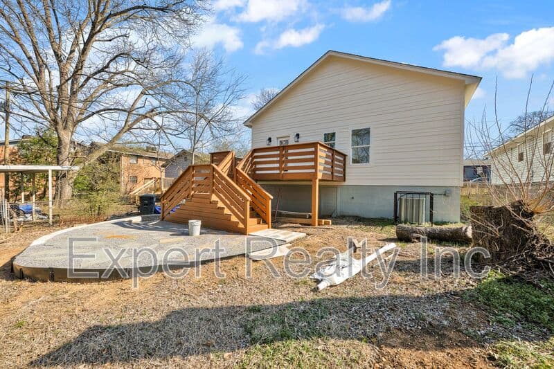 Birmingham House: 1720 34th Pl N