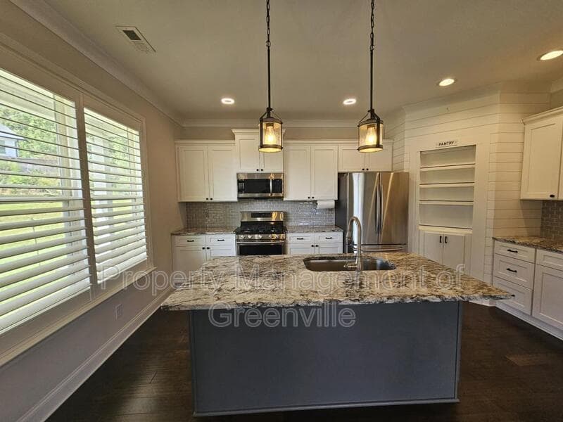 Taylors House: 625 Old Rutherford Rd