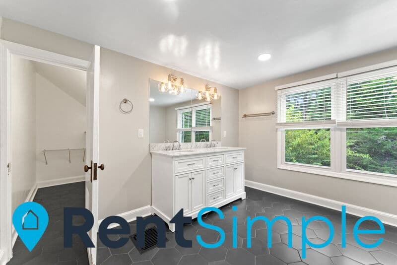 Nokesville House: 13307 Fitzwater Dr