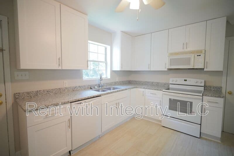 Tallahassee House: 1562 Mitchell Avenue