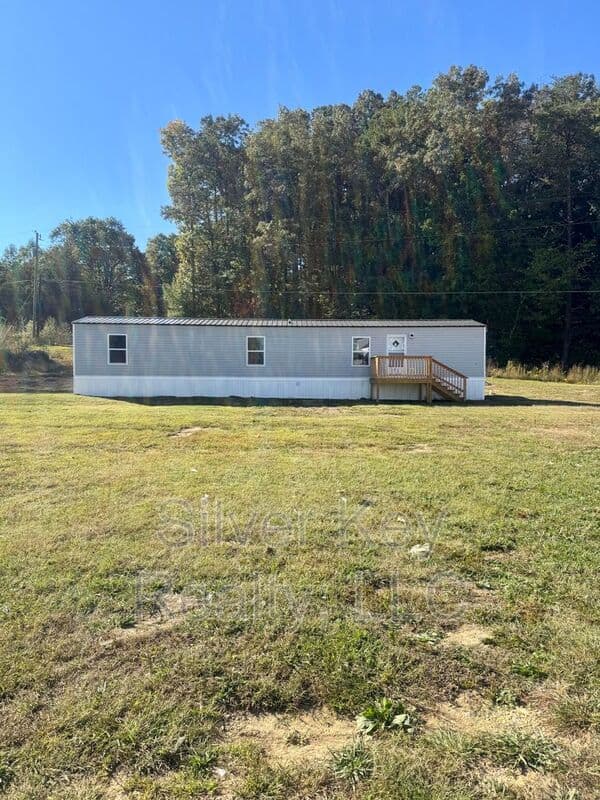 Athens House: 3000 Highway 11 S.