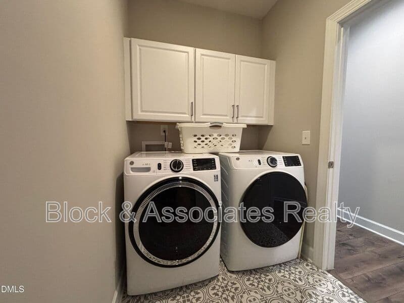 Wake Forest House: 2020 Edens Ridge