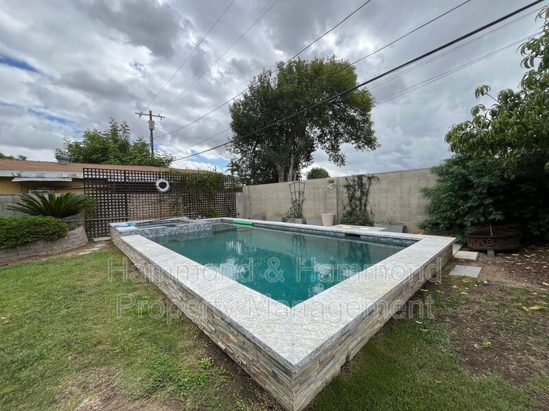 Granada Hills House: 16750 Index St.