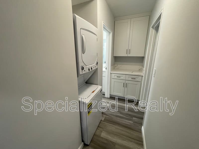 Glendale Condo: 139 N. Belmont Street