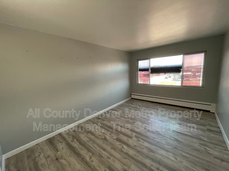 Aurora Condo: 1590 Clinton St
