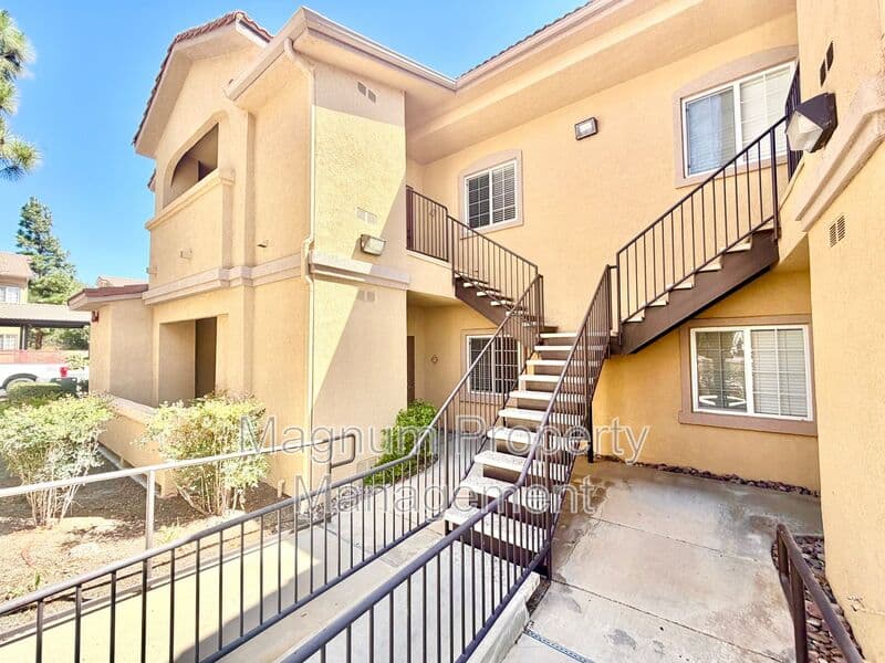 Murrieta House: 41410 Juniper St