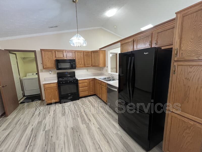 Pendleton House: 4 Village Parkway
