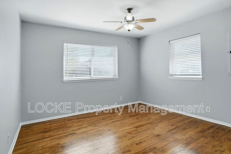 Benbrook House: 1004 Usher St