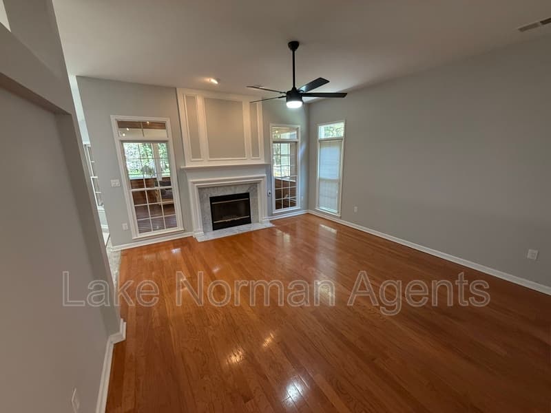 Huntersville House: 8821 Oakham Street